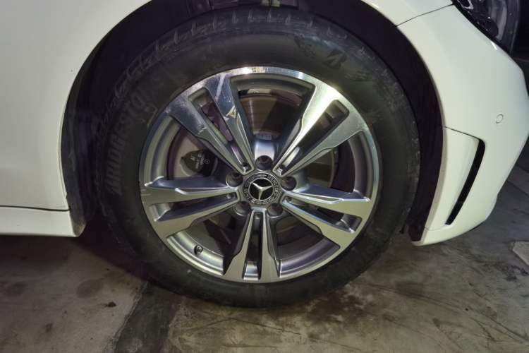 Used Mercedes-Benz C-Class 2021 C 200 L Fashion Edition Sport Version Right Front Wheel Hub