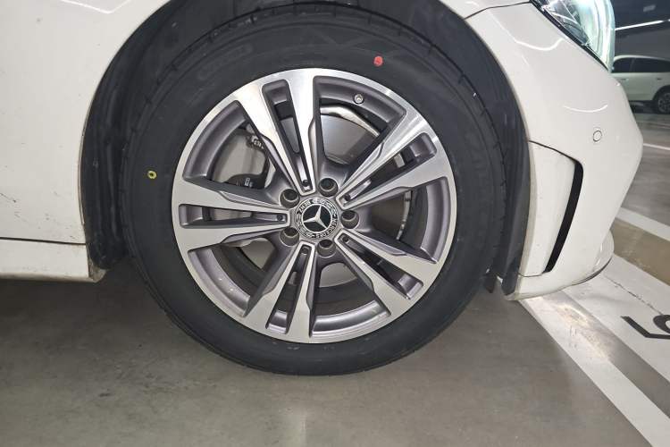 Used Mercedes-Benz C-Class 2021 C 200 L Fashion Edition Sport Version Right Front Wheel Hub