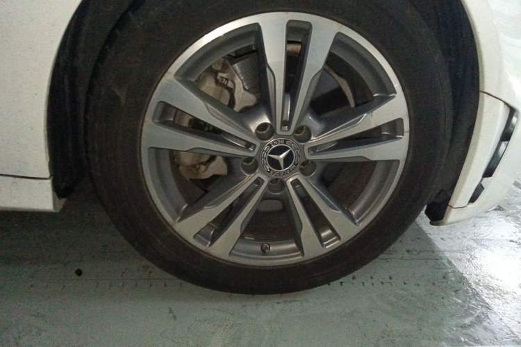 Used Mercedes-Benz C-Class 2021 C 200 L Fashion Edition Sport Version Right Front Wheel Hub