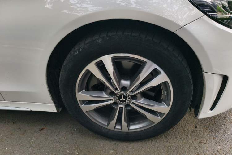 Used Mercedes-Benz C-Class 2021 C 200 L Fashion Edition Sport Version Right Front Wheel Hub