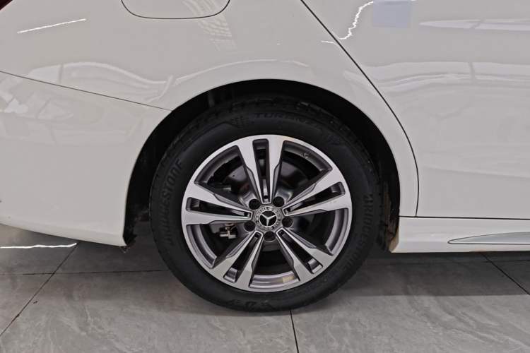 Used Mercedes-Benz C-Class 2021 C 200 L Fashion Edition Sport Version Right Rear Wheel Hub