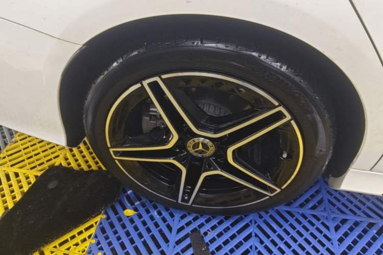 Used Mercedes-Benz C-Class 2021 C 260 Star Edition Right Rear Wheel Hub