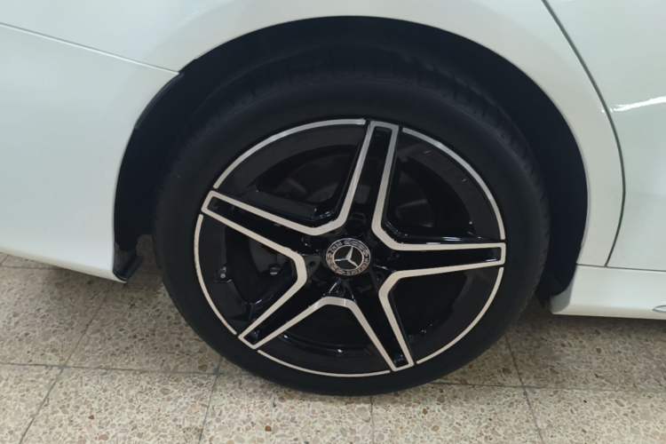 Used Mercedes-Benz C-Class 2021 C 260 L Sport Edition Star Collection Right Rear Wheel Hub