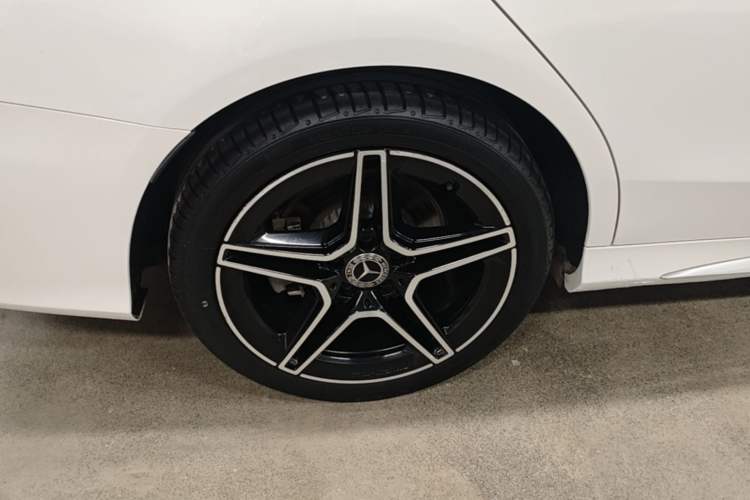 Used Mercedes-Benz C-Class 2021 C 260 L Sport Edition Star Collection Right Rear Wheel Hub