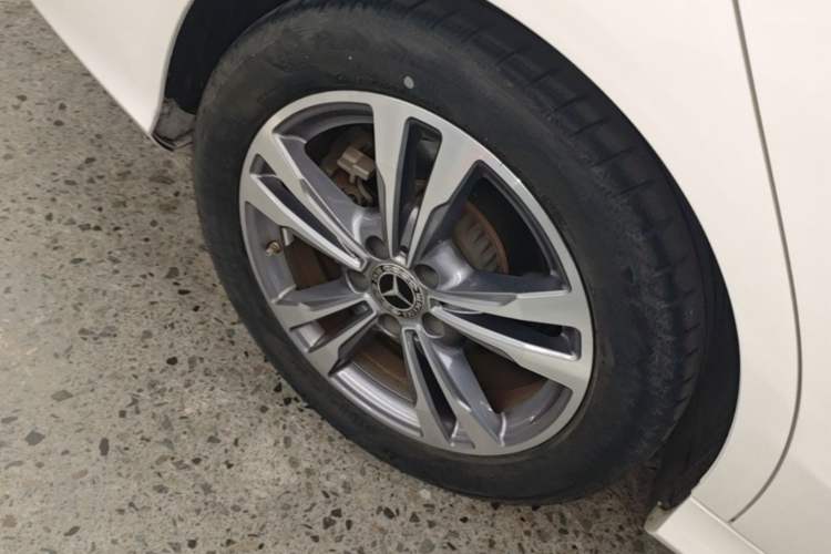 Used Mercedes-Benz C-Class 2021 C 200 L Fashion Edition Sport Version Right Rear Wheel Hub