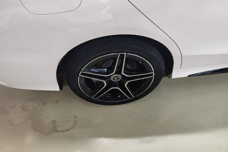 Used Mercedes-Benz C-Class 2021 C 260 Star Edition Right Rear Wheel Hub