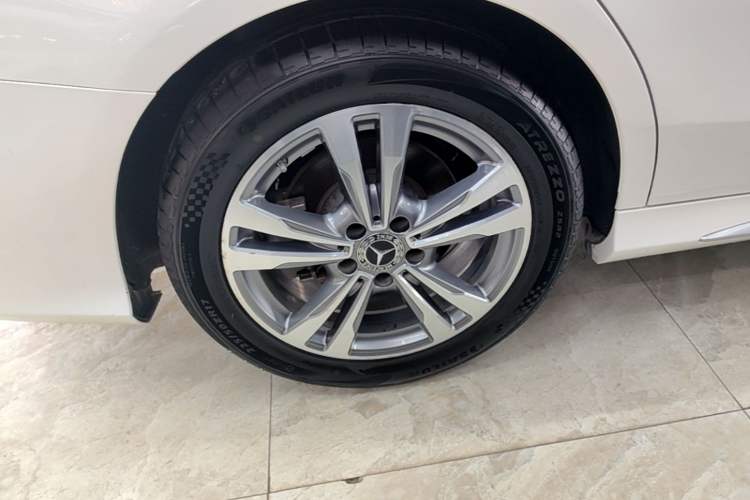 Used Mercedes-Benz C-Class 2021 C 200 L Fashion Edition Sport Version Right Rear Wheel Hub