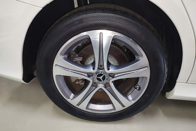 Used Mercedes-Benz C-Class 2021 C 260 L Sport Edition Right Rear Wheel Hub