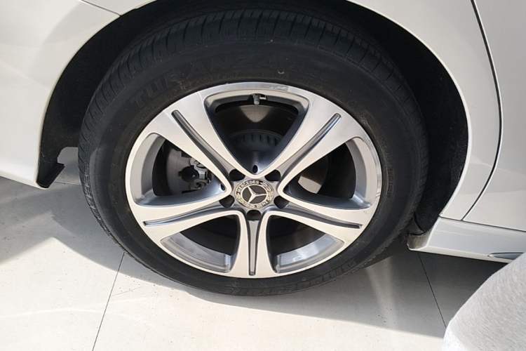 Used Mercedes-Benz C-Class 2021 C 260 L Sport Edition Right Rear Wheel Hub