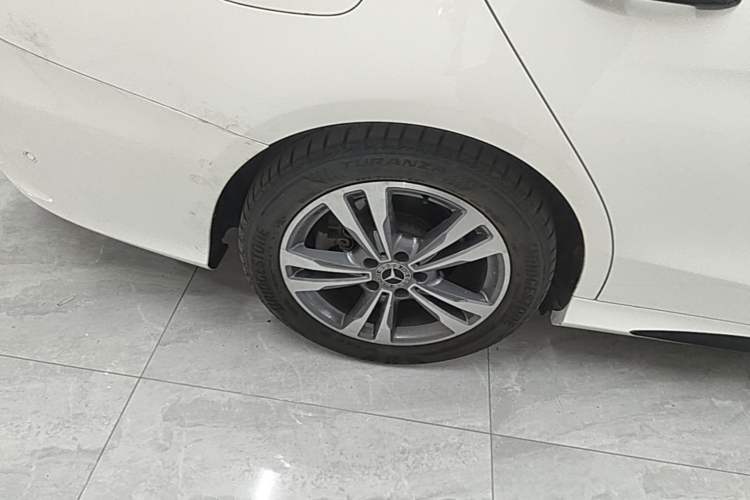 Used Mercedes-Benz C-Class 2021 C 200 L Fashion Edition Sport Version Right Rear Wheel Hub