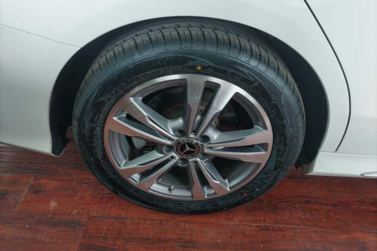 Used Mercedes-Benz C-Class 2021 C 200 L Fashion Edition Sport Version Right Rear Wheel Hub