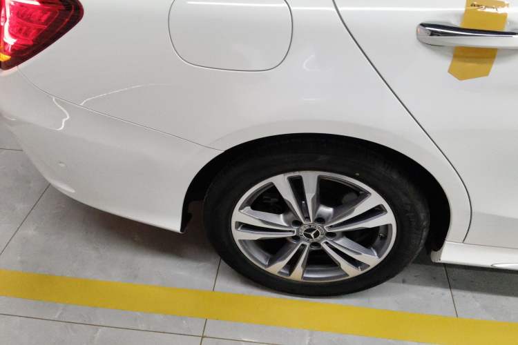 Used Mercedes-Benz C-Class 2021 C 200 L Fashion Edition Sport Version Right Rear Wheel Hub