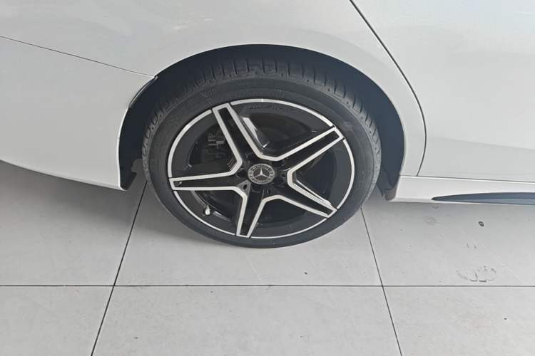 Used Mercedes-Benz C-Class 2021 C 260 Star Edition Right Rear Wheel Hub