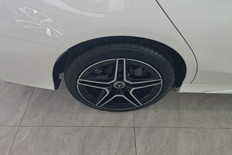 Used Mercedes-Benz C-Class 2021 C 260 L Sport Edition Star Collection Right Rear Wheel Hub