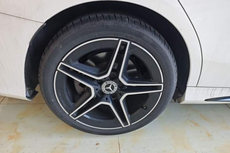 Used Mercedes-Benz C-Class 2021 C 260 Star Edition Right Rear Wheel Hub