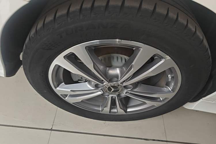Used Mercedes-Benz C-Class 2021 C 200 L Fashion Edition Sport Version Right Rear Wheel Hub