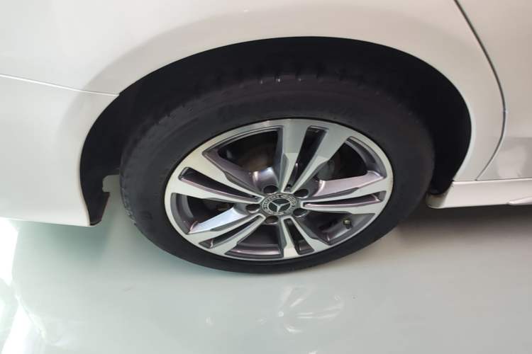 Used Mercedes-Benz C-Class 2021 C 200 L Fashion Edition Sport Version Right Rear Wheel Hub