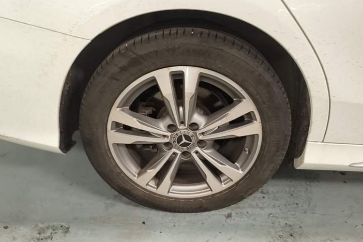 Used Mercedes-Benz C-Class 2021 C 200 L Fashion Edition Sport Version Right Rear Wheel Hub