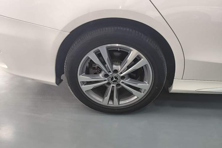 Used Mercedes-Benz C-Class 2021 C 200 L Fashion Edition Sport Version Right Rear Wheel Hub