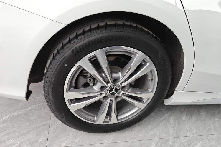 Used Mercedes-Benz C-Class 2021 C 200 L Fashion Edition Sport Version Right Rear Wheel Hub