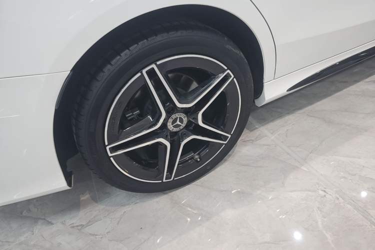 Used Mercedes-Benz C-Class 2021 C 260 Star Edition Right Rear Wheel Hub
