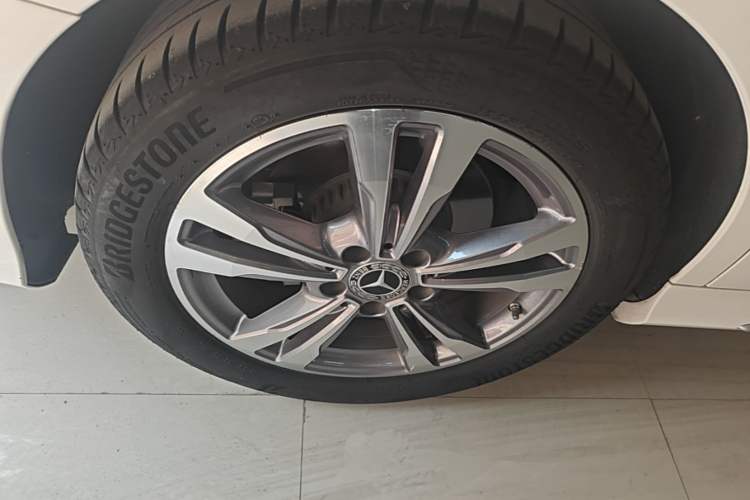 Used Mercedes-Benz C-Class 2021 C 200 L Fashion Edition Sport Version Right Rear Wheel Hub