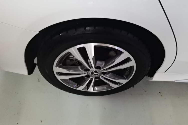 Used Mercedes-Benz C-Class 2021 C 200 L Fashion Edition Sport Version Right Rear Wheel Hub