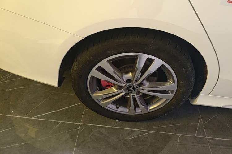 Used Mercedes-Benz C-Class 2021 C 200 L Fashion Edition Sport Version Right Rear Wheel Hub