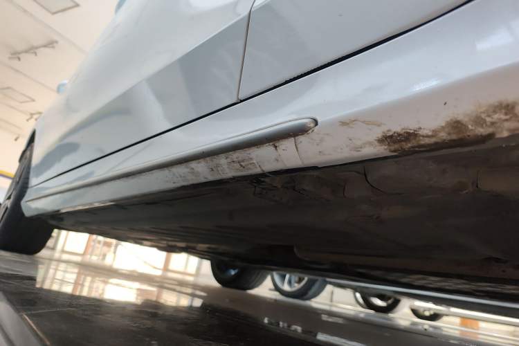 Used Mercedes-Benz C-Class 2021 C 260 L Sport Edition Star Collection Right Side Sill