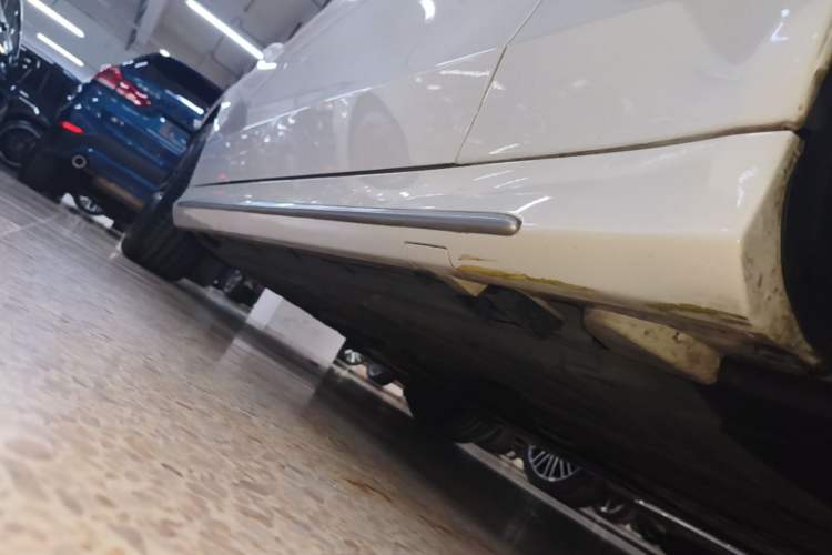 Used Mercedes-Benz C-Class 2021 C 260 L Sport Edition Star Collection Right Side Sill