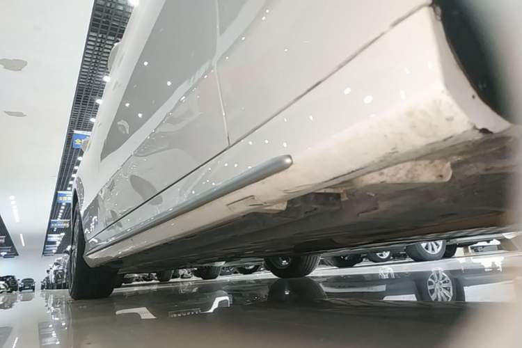 Used Mercedes-Benz C-Class 2021 C 200 L Fashion Edition Sport Version Right Side Sill