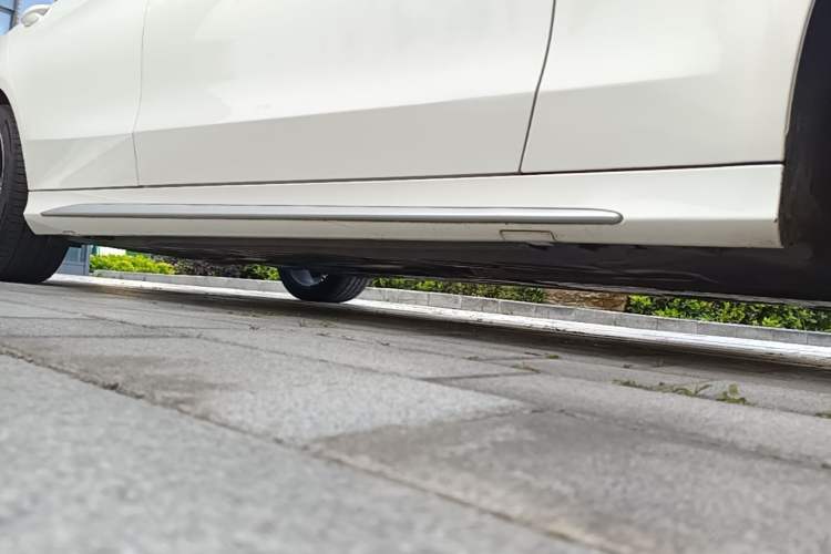 Used Mercedes-Benz C-Class 2021 C 260 L Sport Edition Star Collection Right Side Sill
