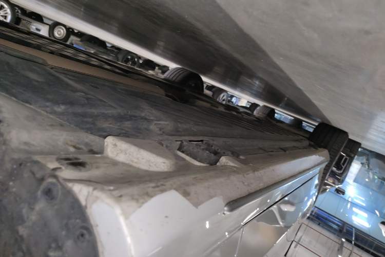 Used Mercedes-Benz C-Class 2021 C 260 L Sport Edition Star Collection Right Side Sill