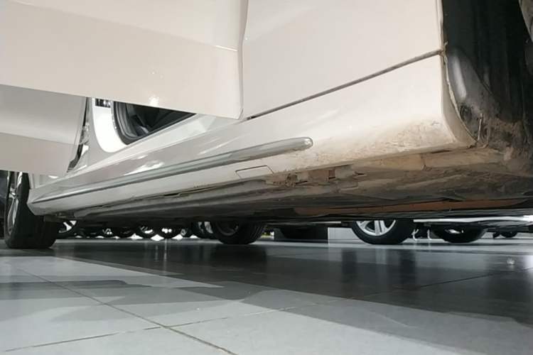 Used Mercedes-Benz C-Class 2021 C 260 L Sport Edition Right Side Sill