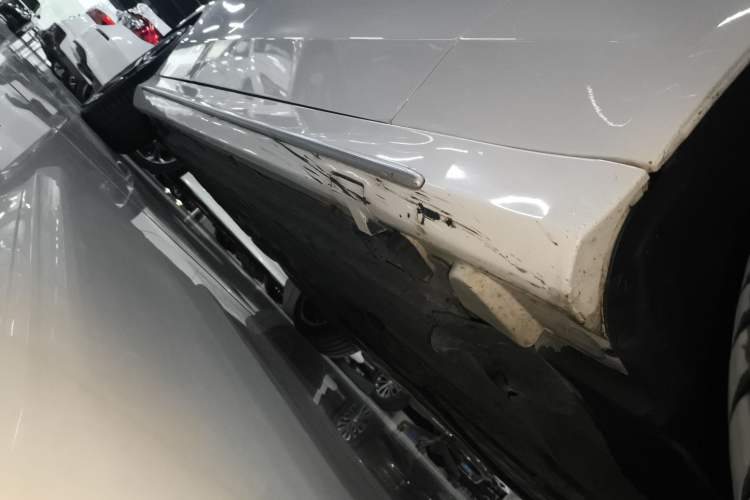 Used Mercedes-Benz C-Class 2021 C 260 L Sport Edition Star Collection Right Side Sill