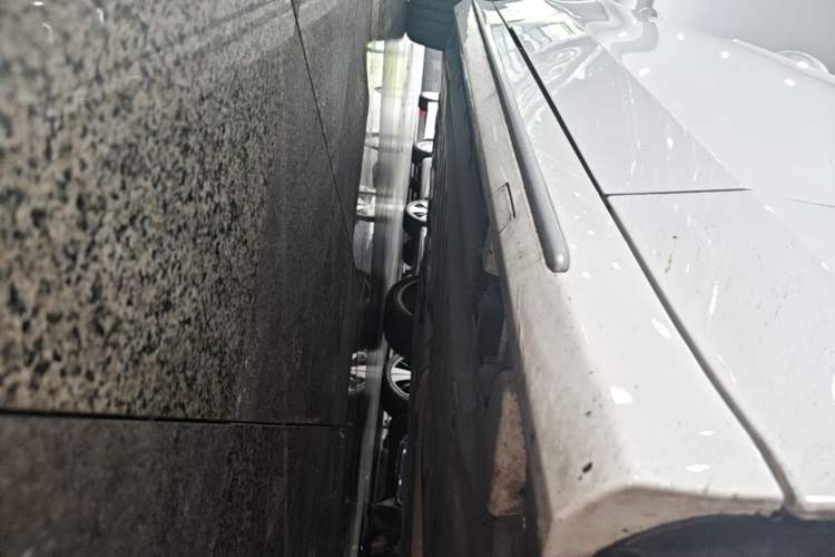 Used Mercedes-Benz C-Class 2021 C 260 L Sport Edition Star Collection Right Side Sill