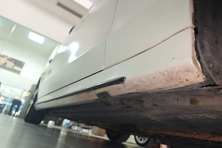 Used Mercedes-Benz C-Class 2021 C 260 L Sport Edition Right Side Sill