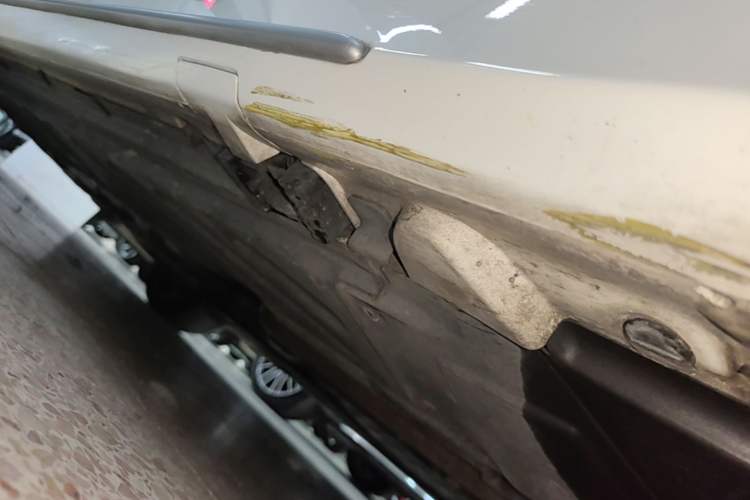 Used Mercedes-Benz C-Class 2021 C 260 L Sport Edition Star Collection Right Side Sill