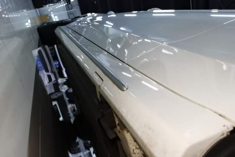 Used Mercedes-Benz C-Class 2021 C 260 L Sport Edition Star Collection Right Side Sill