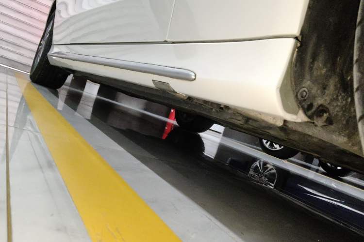 Used Mercedes-Benz C-Class 2021 C 200 L Fashion Edition Sport Version Right Side Sill