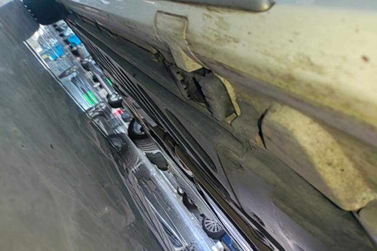 Used Mercedes-Benz C-Class 2021 C 260 L Sport Edition Star Collection Right Side Sill