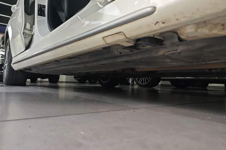 Used Mercedes-Benz C-Class 2021 C 260 L Sport Edition Right Side Sill