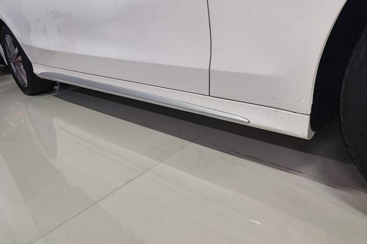 Used Mercedes-Benz C-Class 2021 C 200 L Fashion Edition Sport Version Right Side Sill