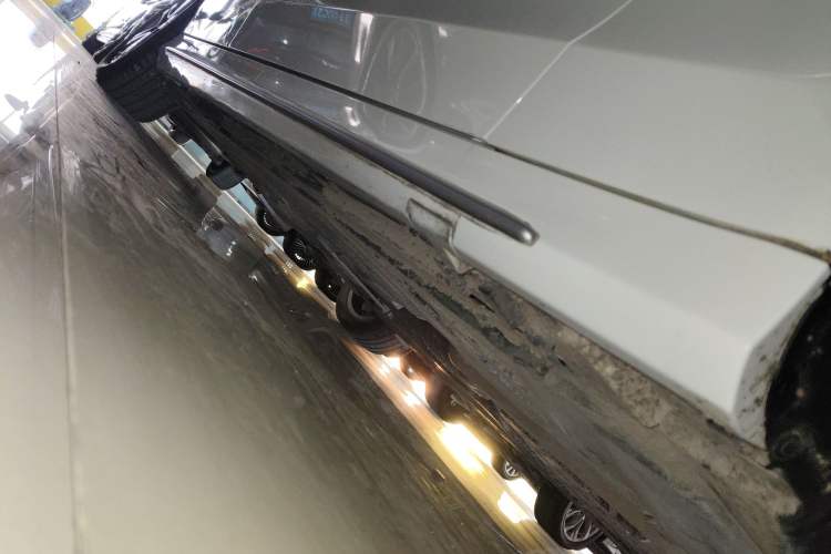 Used Mercedes-Benz C-Class 2021 C 260 L Sport Edition Right Side Sill