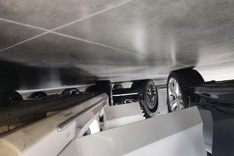 Used Mercedes-Benz C-Class 2021 C 260 L Sport Edition Star Collection Right Side Sill