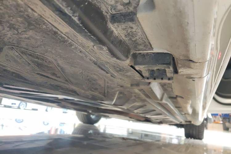 Used Mercedes-Benz C-Class 2021 C 260 L Sport Edition Star Collection Right Side Sill