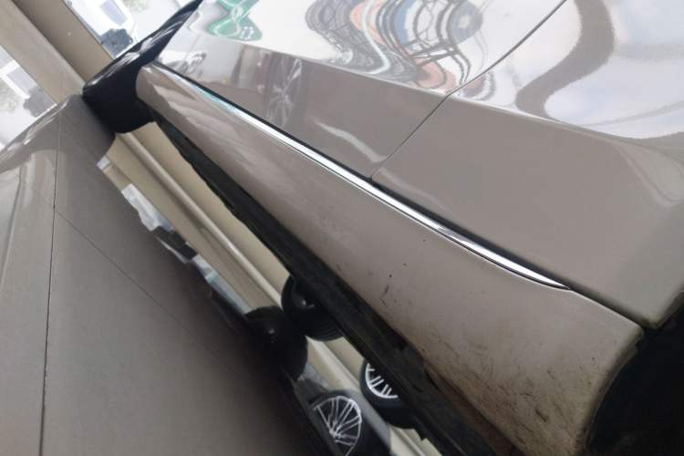 Used Mercedes-Benz C-Class 2021 C 200 L Fashion Model Right Side Sill