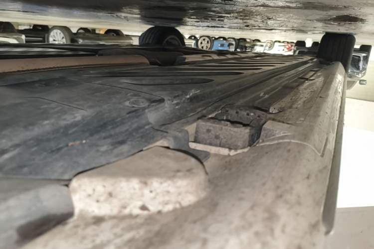 Used Mercedes-Benz C-Class 2021 C 200 L Fashion Edition Sport Version Right Side Sill