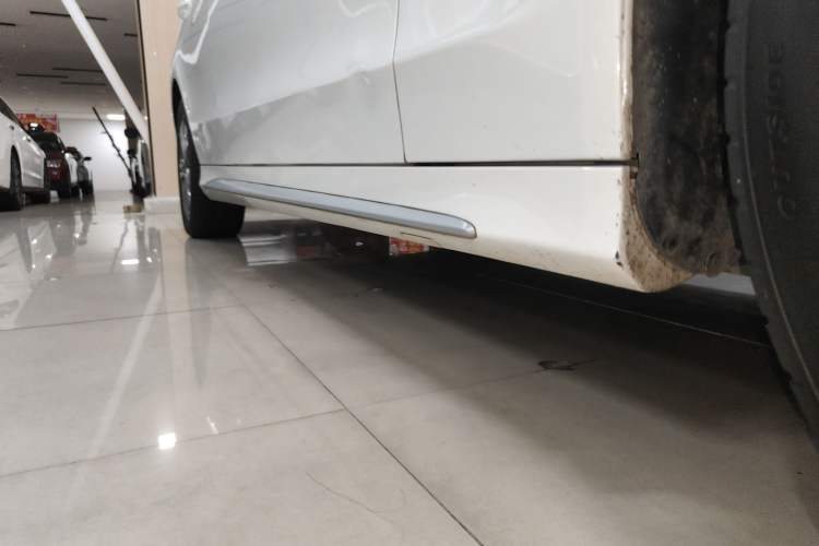 Used Mercedes-Benz C-Class 2021 C 260 L Sport Edition Right Side Sill