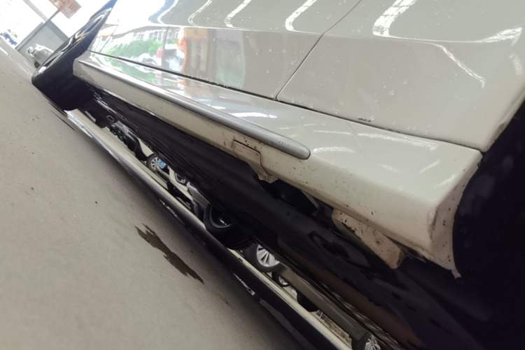 Used Mercedes-Benz C-Class 2021 C 260 L Sport Edition Star Collection Right Side Sill